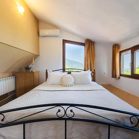 Villa Manevi